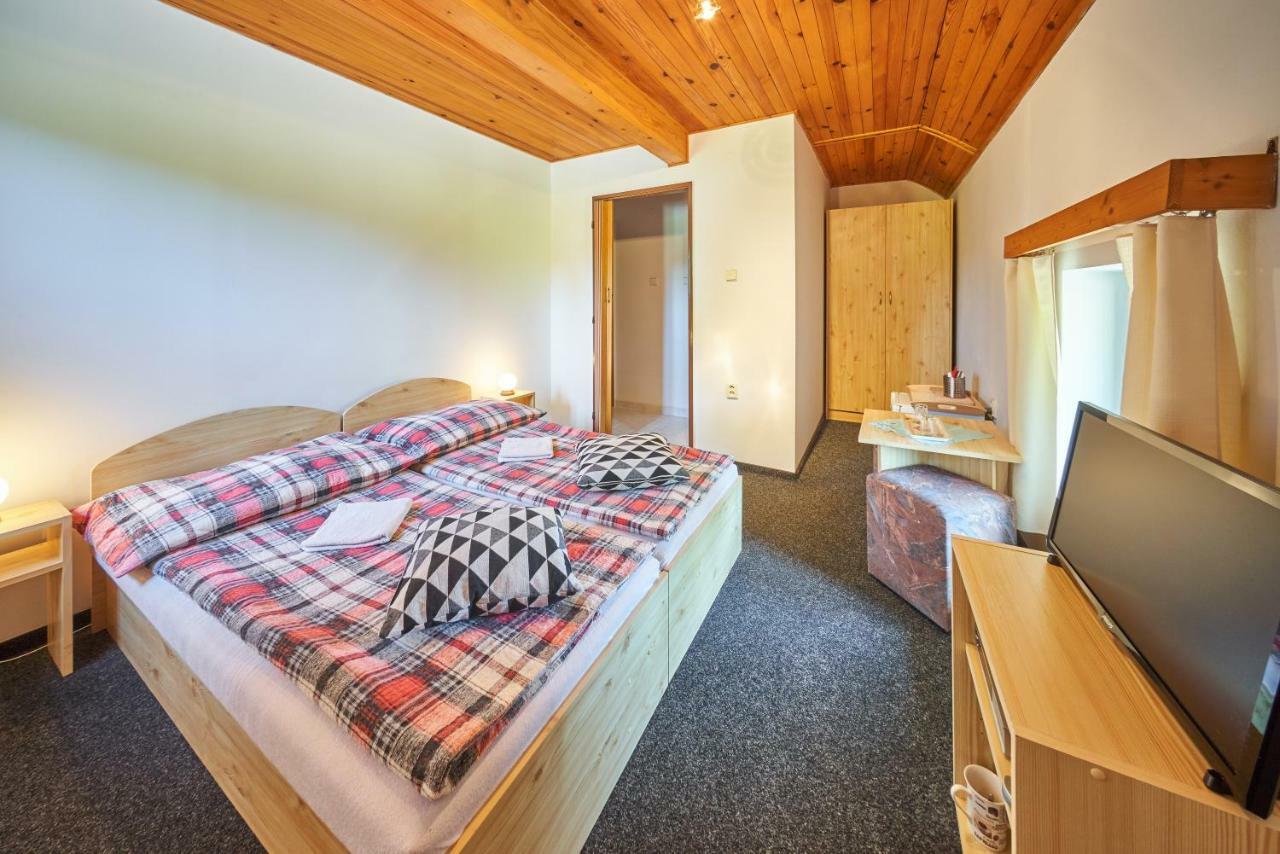 Penzion Pod Lesem Hotel Hodkovice Eksteriør billede