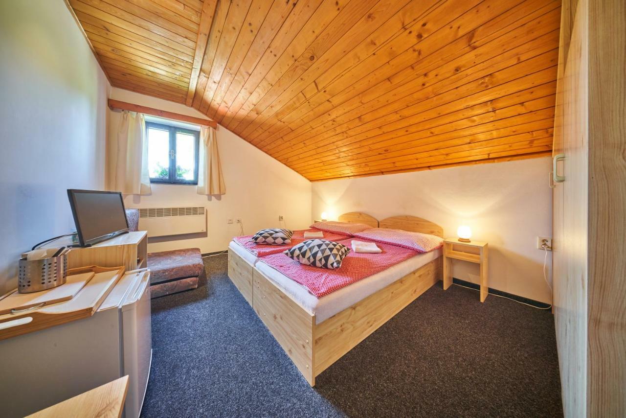 Penzion Pod Lesem Hotel Hodkovice Eksteriør billede